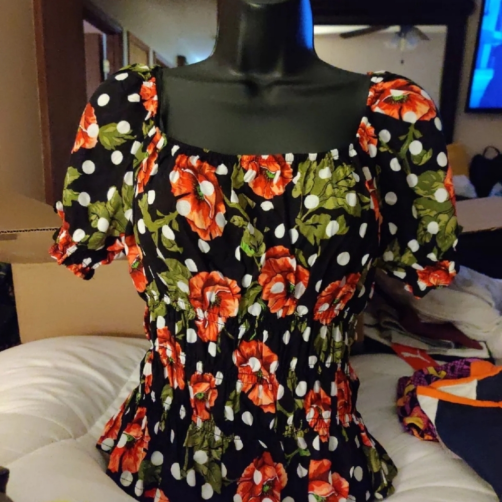 Romeo and juliet NWT black and Red Size small